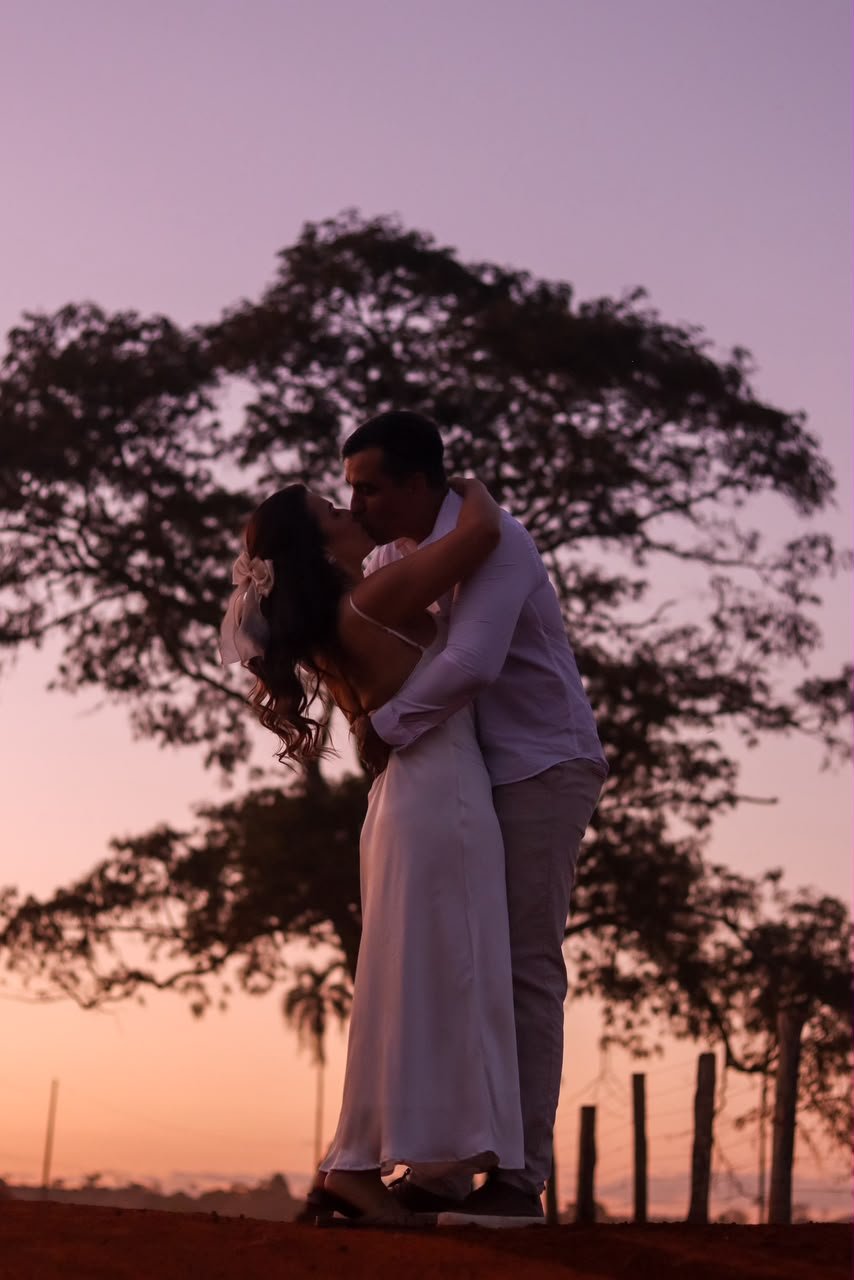 Camilla e Marcos abraçados